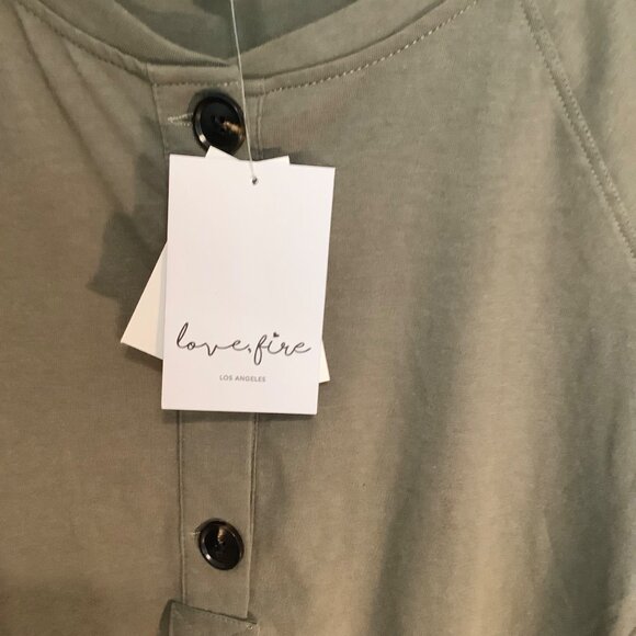🌿 NWT Love Fire Top – Women’s Small – Olive Green w/ Big Button Detail - Picture 3 of 8